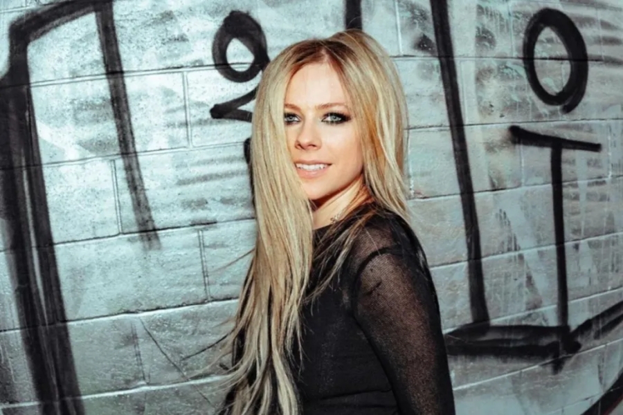 Avril Lavigne anuncia nuevo álbum con sus éxitos más grandes