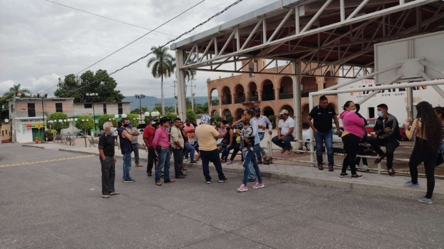  El pasado lunes, vecinos de diversas colonias denunciaron que el alcalde Abel Espín los dejó sin agua por una “revancha política”.