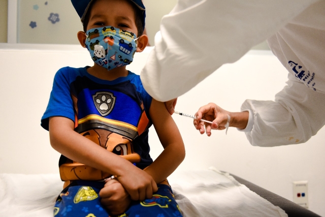Convoca SSM a acudir al macro módulo de vacunación en HNM para menores de ocho años