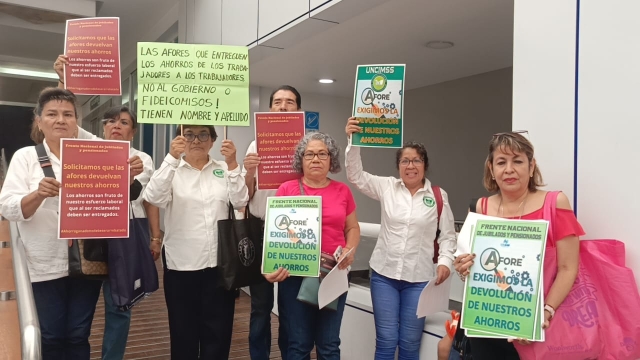 Se manifiestan jubilados del IMSS