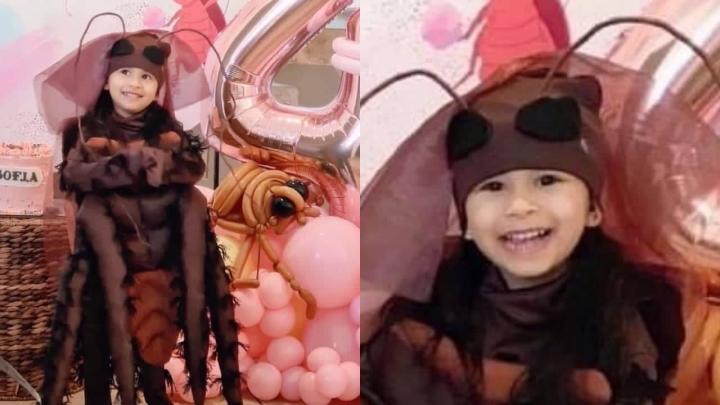 Niña festeja su cumpleaños con disfraz de cucaracha.