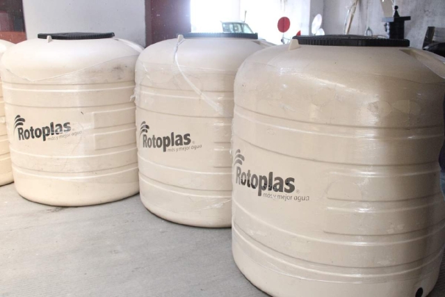   La entrega de tinacos a bajo precio benefició a 15 familias del municipio de Jojutla.