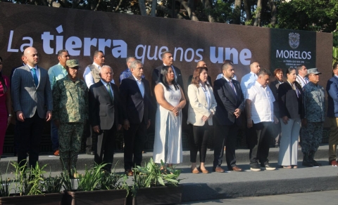 Preside gobernadora Margarita González Saravia ceremonia de honores a la Bandera Nacional, en Cuernavaca