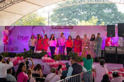 Durante el evento se destacó la importancia de detectar y atender a tiempo el cáncer de mama.