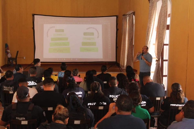 Capacitan a funcionarios ixtlecos en atenci&oacute;n a v&iacute;ctimas de violencia