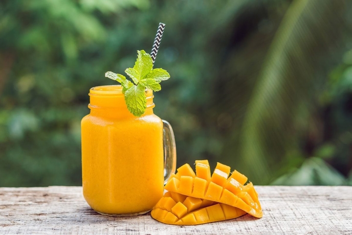 Sabor del paraíso: Prepara refrescante smoothie de mango con fresas