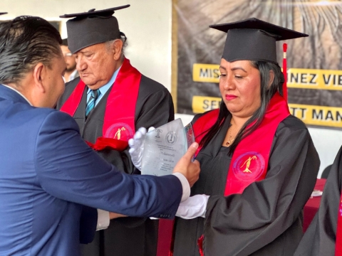 Recibe diputada Jazmín Solano López Doctorado Honoris Causa