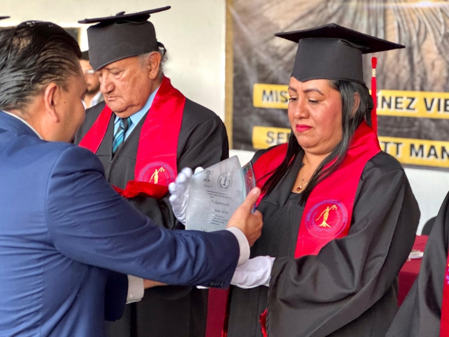 Recibe diputada Jazmín Solano López Doctorado Honoris Causa