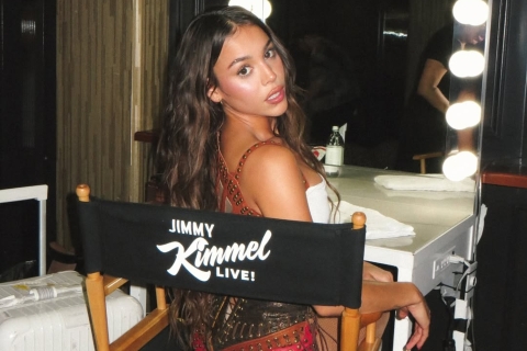 Danna hace historia al presentarse en el show de Jimmy Kimmel