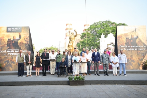 Entrega Margarita González Saravia la venera &#039;José María Morelos y Pavón 2025, Morelenses de Excelencia&#039;