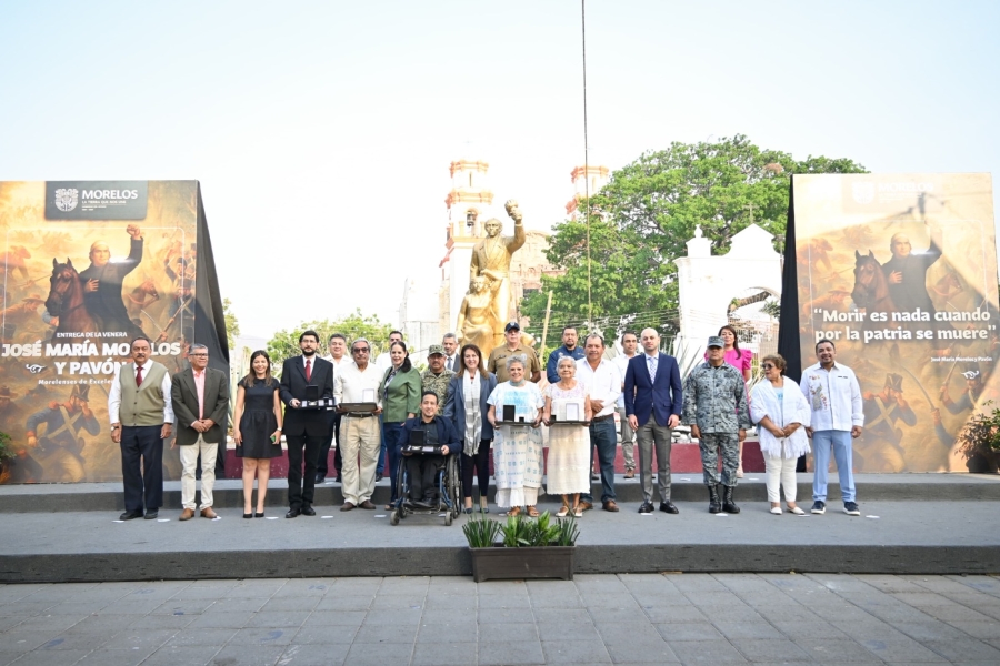 Entrega Margarita González Saravia la venera 'José María Morelos y Pavón 2025, Morelenses de Excelencia'
