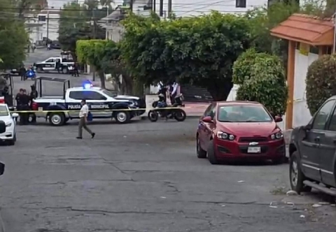  Familiares del finado reconocieron el cuerpo poco despu&eacute;s del ataque.