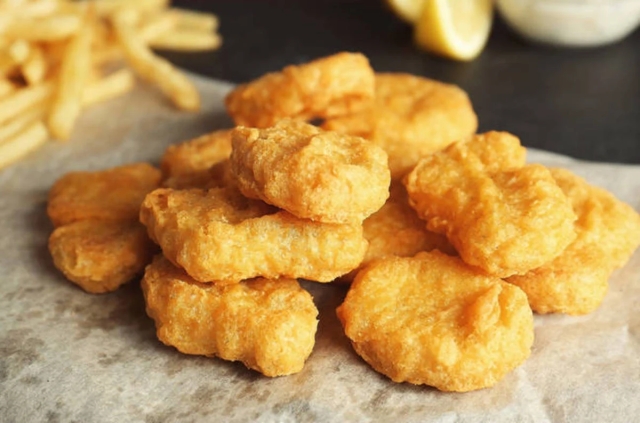 Deliciosos nuggets de pollo caseros al estilo comida rápida