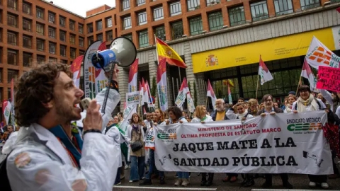 M&eacute;dicos protestan en Madrid para exigir mejoras laborales