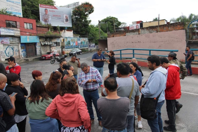 Vecinos vuelven a cerrar calles para exigir agua