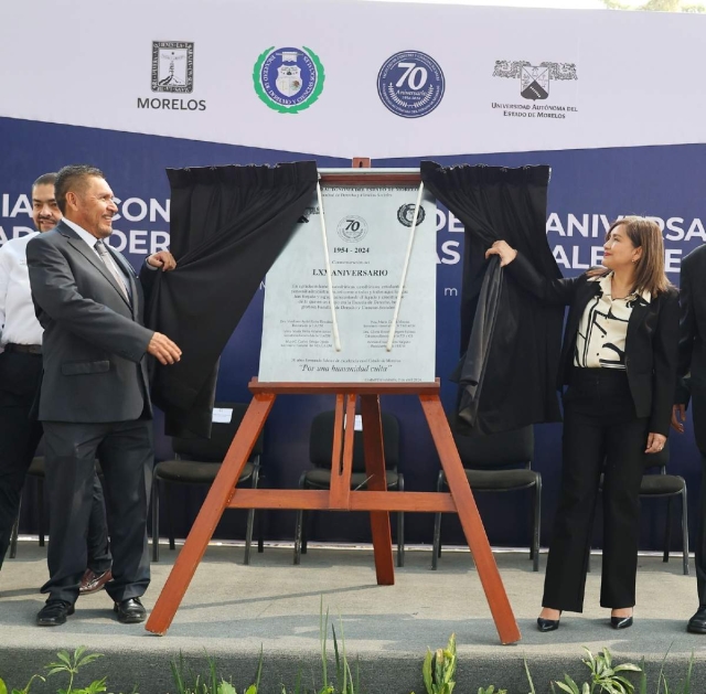 Samuel Sotelo acudió al acto de aniversario de la Facultad de Derecho de la UAEM.