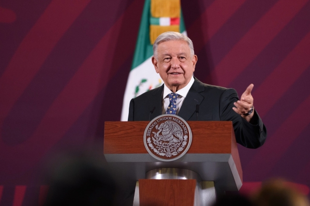 AMLO lanza preguntas a ministros de la Corte por fideicomisos