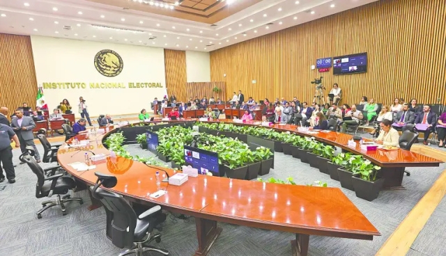 Avanzan 100 aspirantes a fase final para consejeros del INE