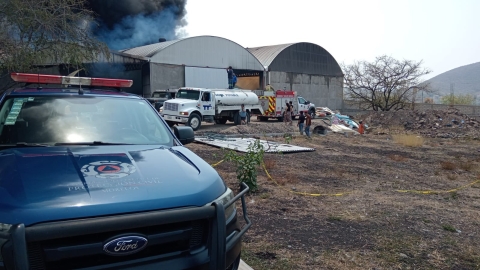 Atiende CEPCM incendio en una bodega comercial de Yautepec