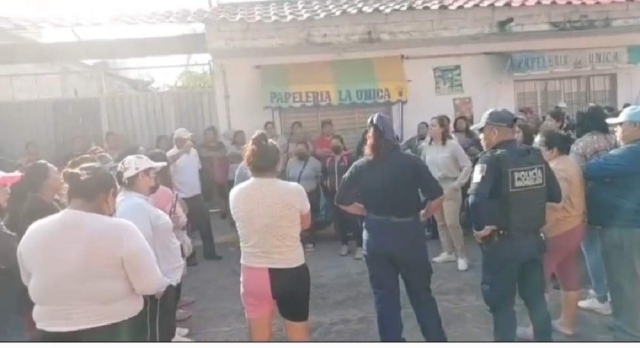  Padres de familia toman primaria en Xoxocotla