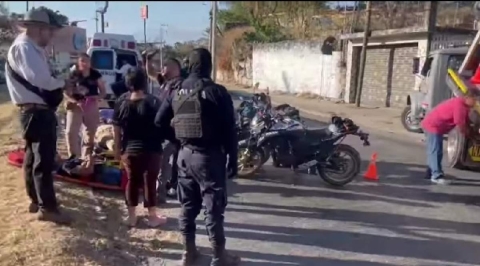 Ambas personas fueron trasladadas a un hospital a bordo de una ambulancia.