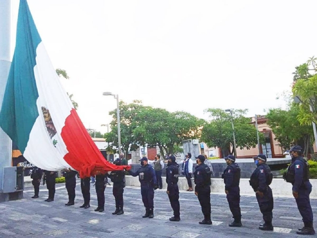 Temprano se realizó la ceremonia de los honores a la bandera.