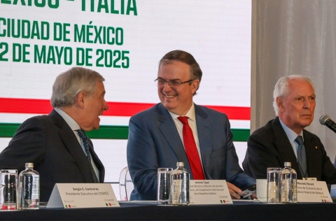 México e Italia acuerdan reforzar cooperación en sectores naval y aeroespacial