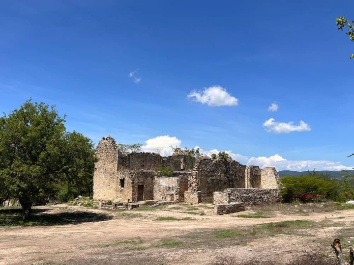 LAS BÓVEDAS: Dos culturas de piedra caliza en Tlaquiltenango
