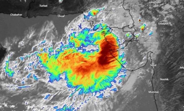 Evacuan a miles de personas en India y Pakistán tras Ciclón &#039;Biparjoy&#039;