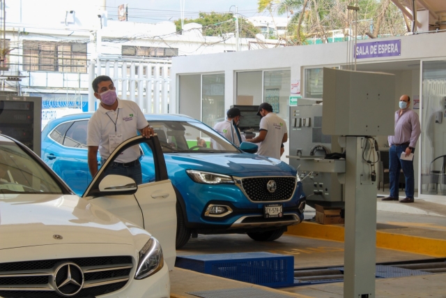 Junio, último mes para verificar sin multa automóviles con engomado color azul
