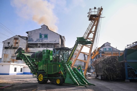 La CNC tendr&aacute; bajo su control la cosechadora que financi&oacute; el gobierno del estado para los productores de ca&ntilde;a de Zacatepec.