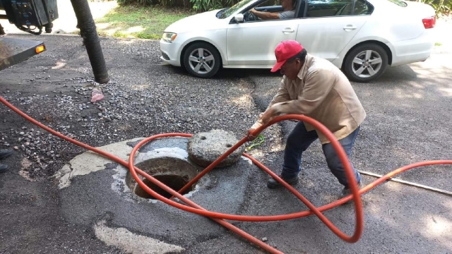 Se llevaron a cabo labores de desazolve en la zona colapsada. 