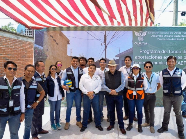 Entrega Jesús Corona obra de pavimentación en la colonia Paraíso
