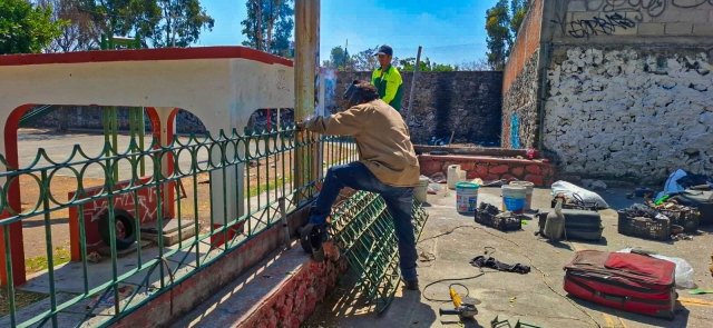 Recupera Ayuntamiento de Cuernavaca cancha de usos m&uacute;ltiples en la colonia Lagunilla