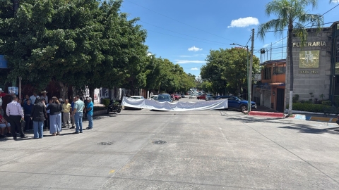 Protestaron jubilados del SAPAC en avenida Morelos; exigen pago de su salario