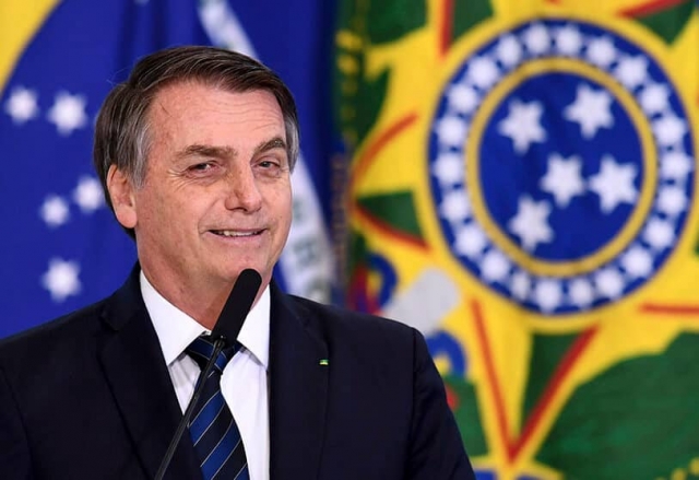 Jair Bolsonaro recomienda tres tipos de té indígenas para tratar el COVID-19.