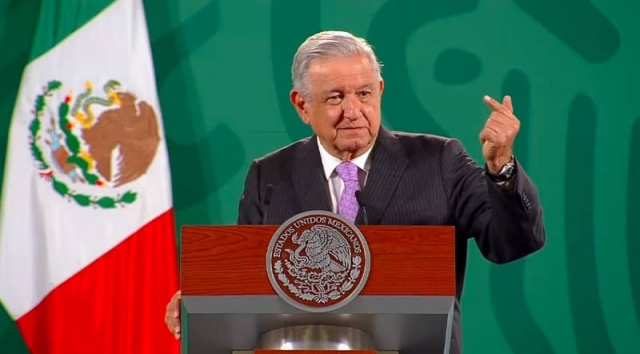 AMLO no se olvida del compromiso de descentralizar secretarías.