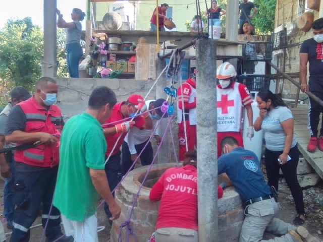 Las labores de rescate iniciaron la tarde del miércoles.