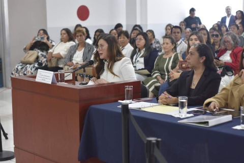 Clarisa G&oacute;mez Manrique acudi&oacute; al Congreso en la apertura de las comparecencias de los secretarios del gabinete estatal ante los diputados. 