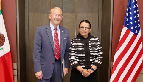 Embajador Ronald Johnson se reúne con secretaria de Gobernación