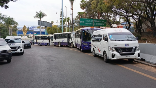 Protestan transportistas de AMOTAC, sumándose a paro nacional