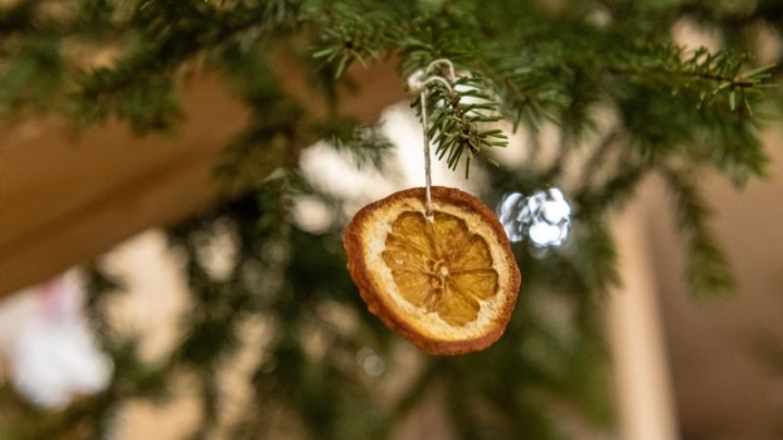 ¿Sin ideas? Aprovecha estos alimentos para adornar tu árbol de navidad; quedará increíble