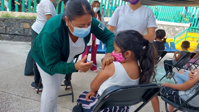 Continúa aplicación de primeras y segundas dosis anticovid en niñas y niños de 5 a 11 años