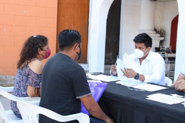 Desde el inicio del proceso, decenas de ciudadanos acudieron a la mesa de registro.