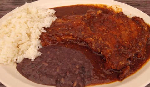 Chuletas en salsa de chile morita: una receta fácil y llena de sabor