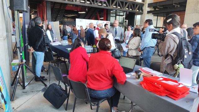 Llevan a cabo &#039;Feria de servicios Infonavit-UAEM&#039;