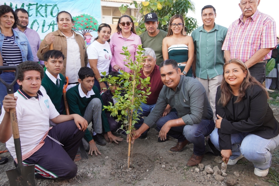 Inicia Santos Tavarez programa de 'Forestación y huertos' en escuelas de Emiliano Zapata