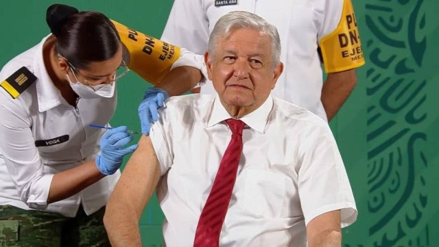 AMLO recibe segunda dosis de vacuna COVID-19 de AstraZeneca.