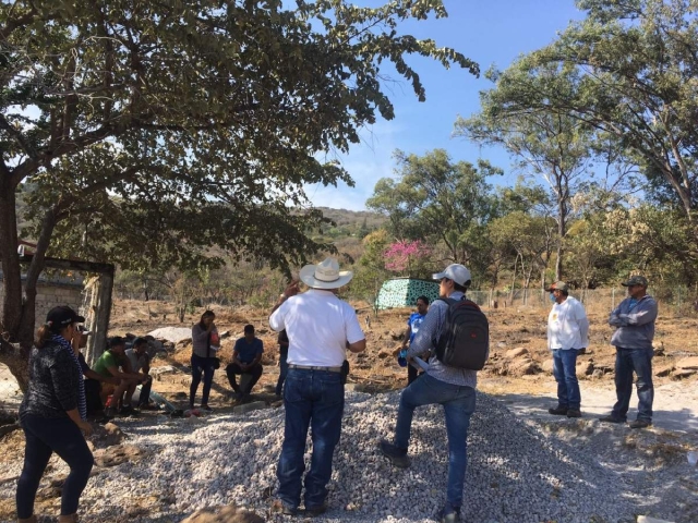 El mezcal de Miacatlán ya se vende en mercados artesanales, pero la intención es darle formalidad e inocuidad al producto.