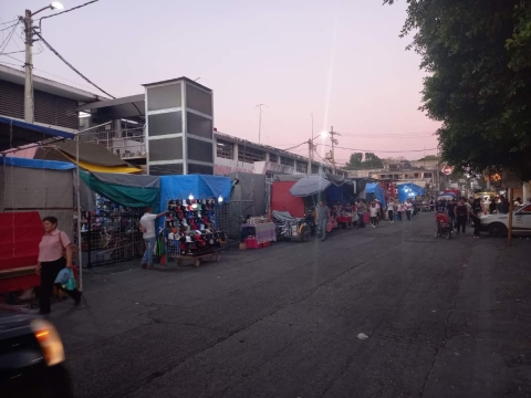 Los puestos de tradiciones ya están en el estacionamiento del mercado principal de Jojutla, donde permanecerán hasta el próximo domingo.